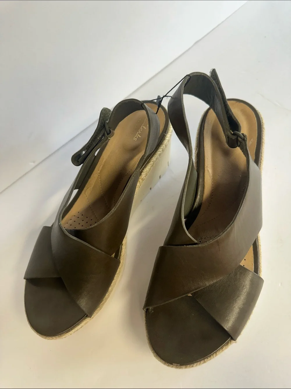 Clarks green women’s wedge sandals size 8.5